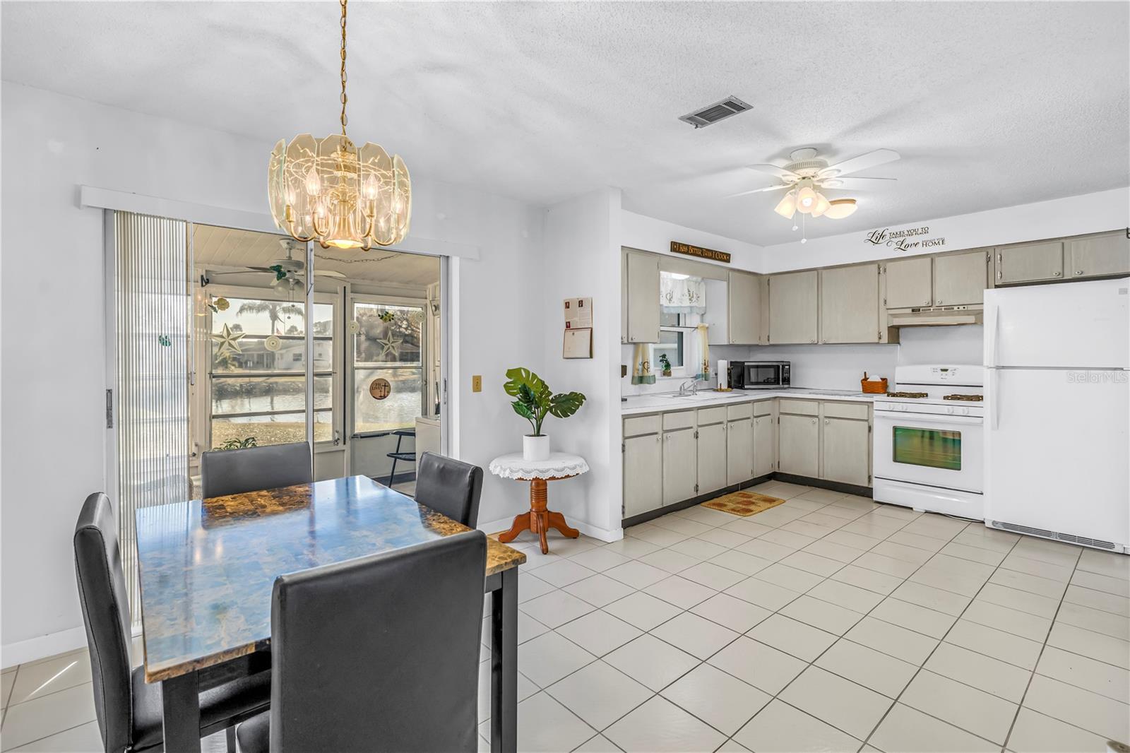 Image 9 of 32 For 10007 Daffodil Street N 183