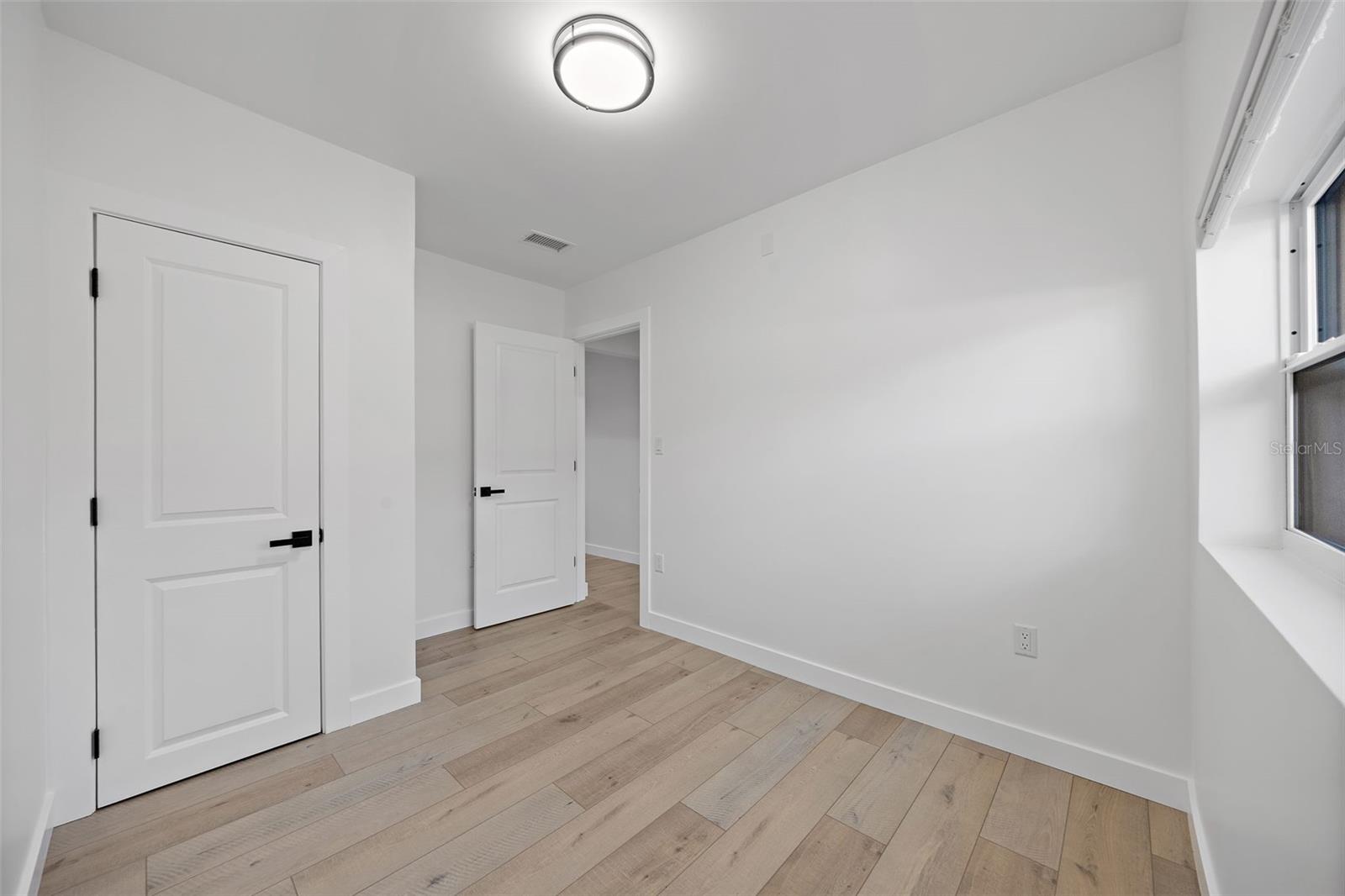 Listing photo id 8 for 1600 Connecticut Avenue Ne