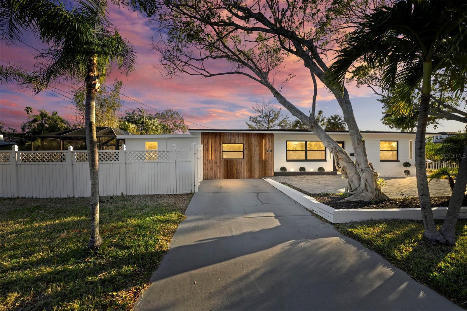 Listing photo id 0 for 1600 Connecticut Avenue Ne