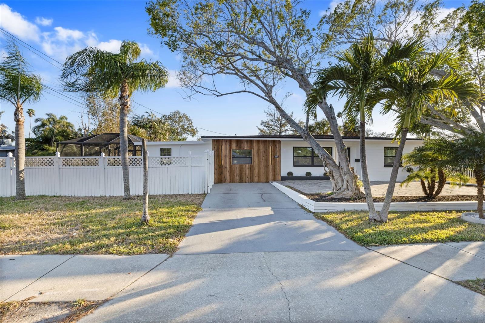 Listing photo id 1 for 1600 Connecticut Avenue Ne