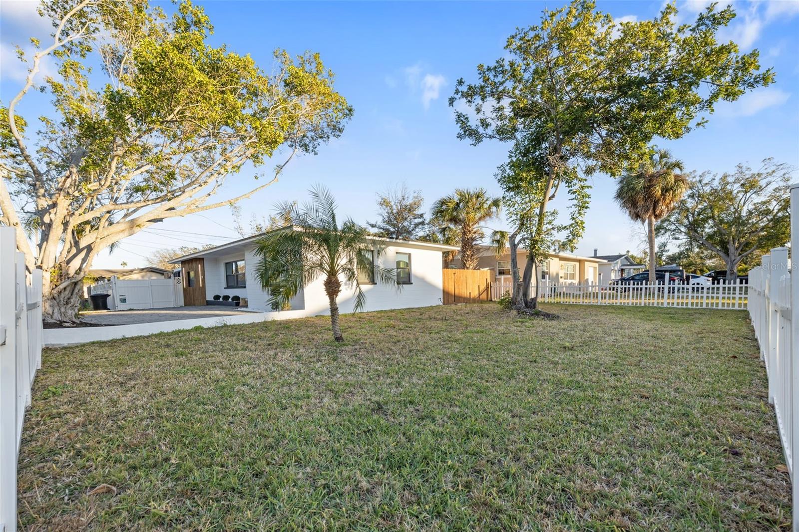 Listing photo id 35 for 1600 Connecticut Avenue Ne