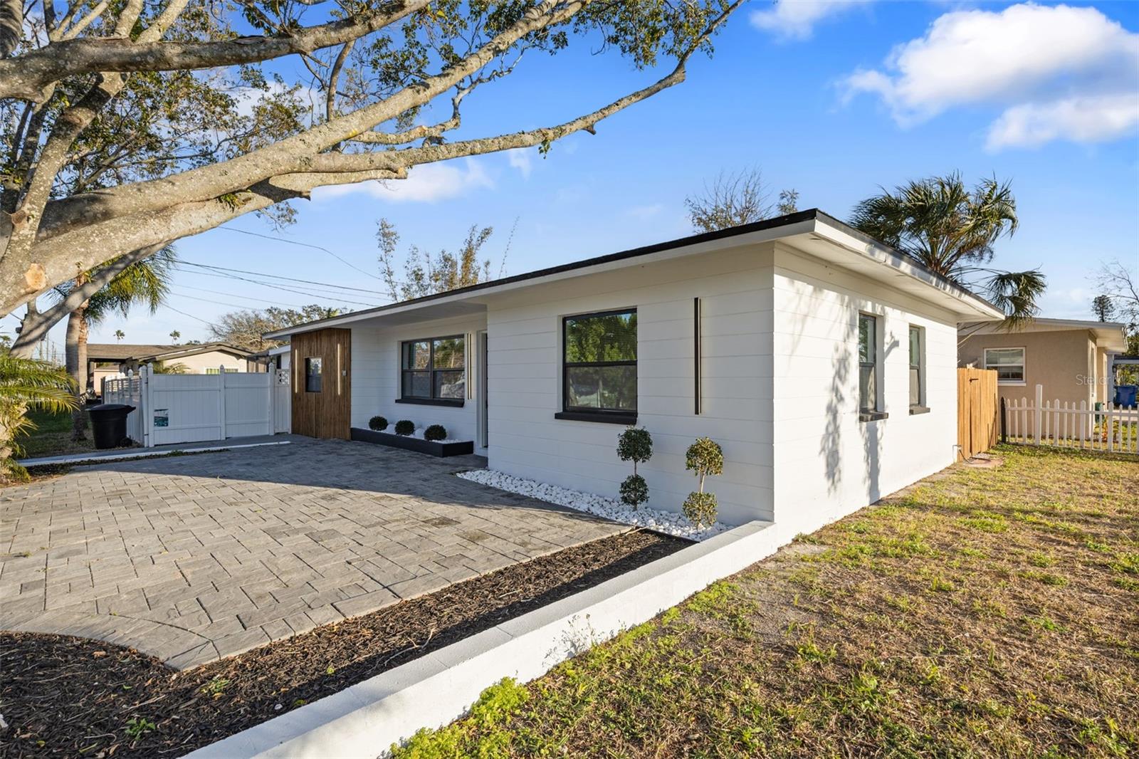 Listing photo id 3 for 1600 Connecticut Avenue Ne