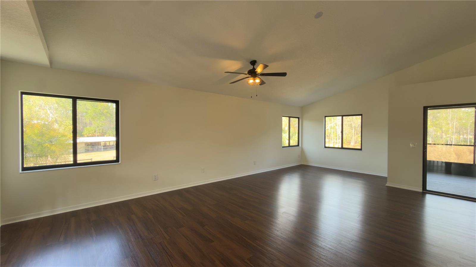 Image 14 of 31 For 8140 Pimlico Place