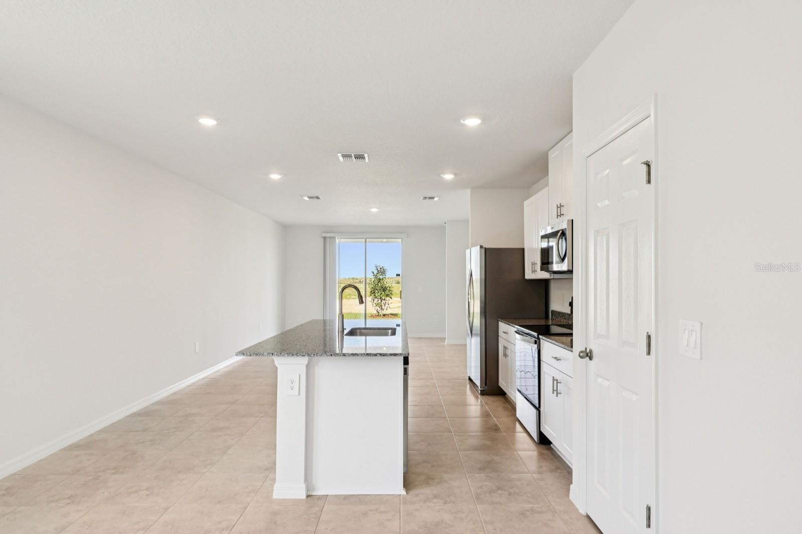 Image 14 of 32 For 622 Pennywort Street