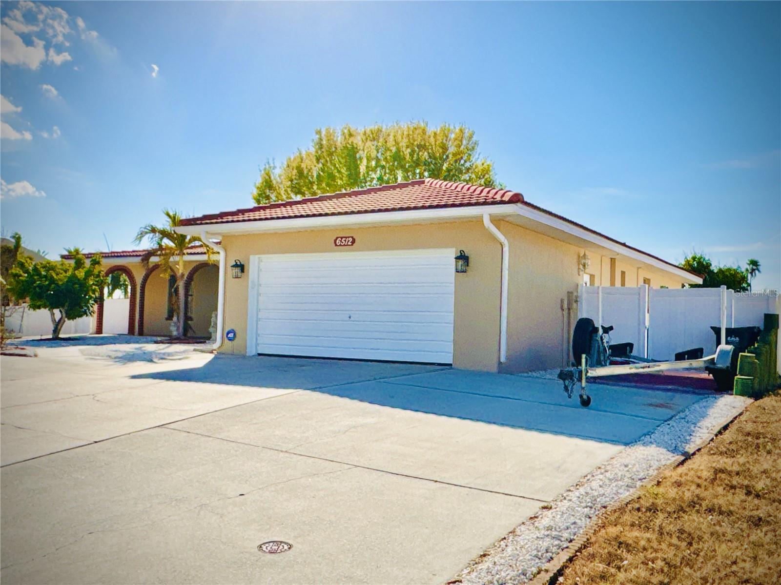 Image 4 of 42 For 6512 Manila Palm Way