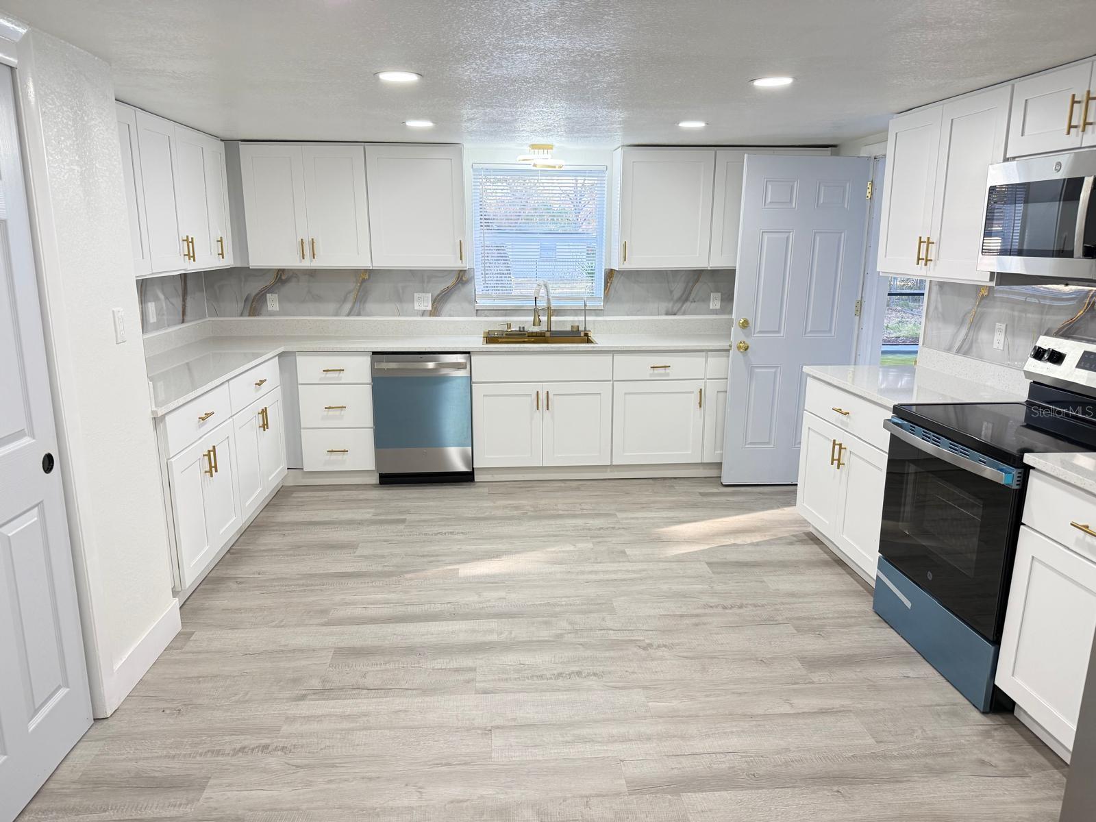 Image 32 of 45 For 12707 Colony Road