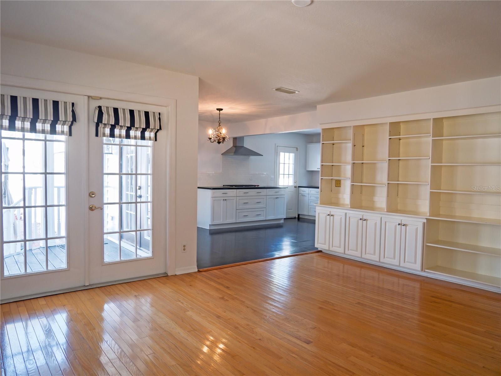 Image 10 of 37 For 325 17th Avenue Ne