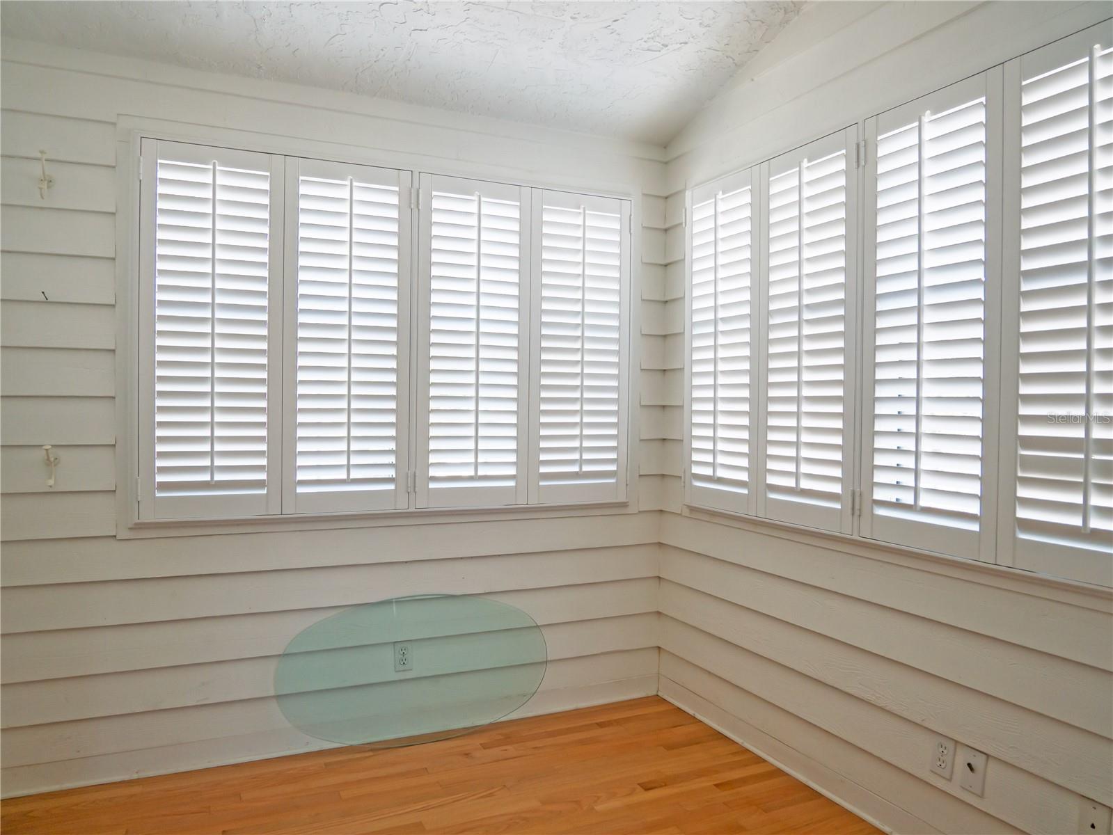 Image 17 of 37 For 325 17th Avenue Ne