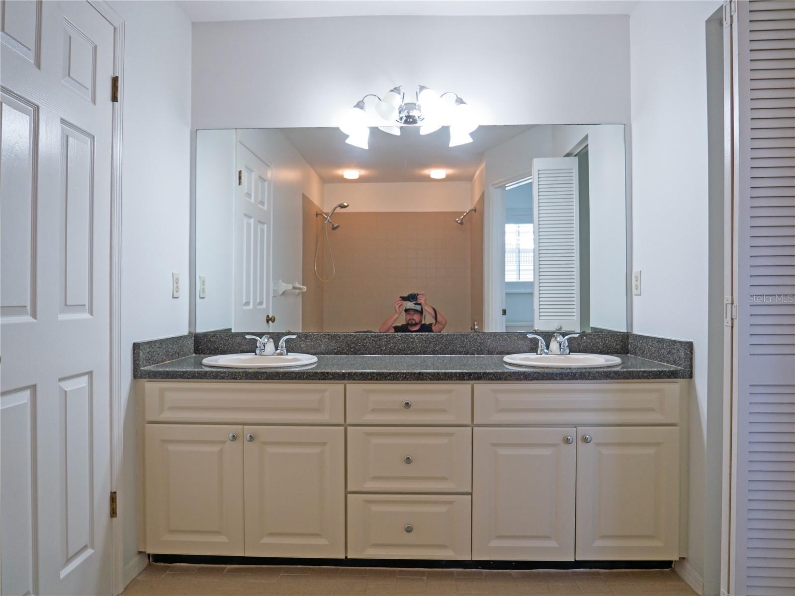 Image 18 of 37 For 325 17th Avenue Ne