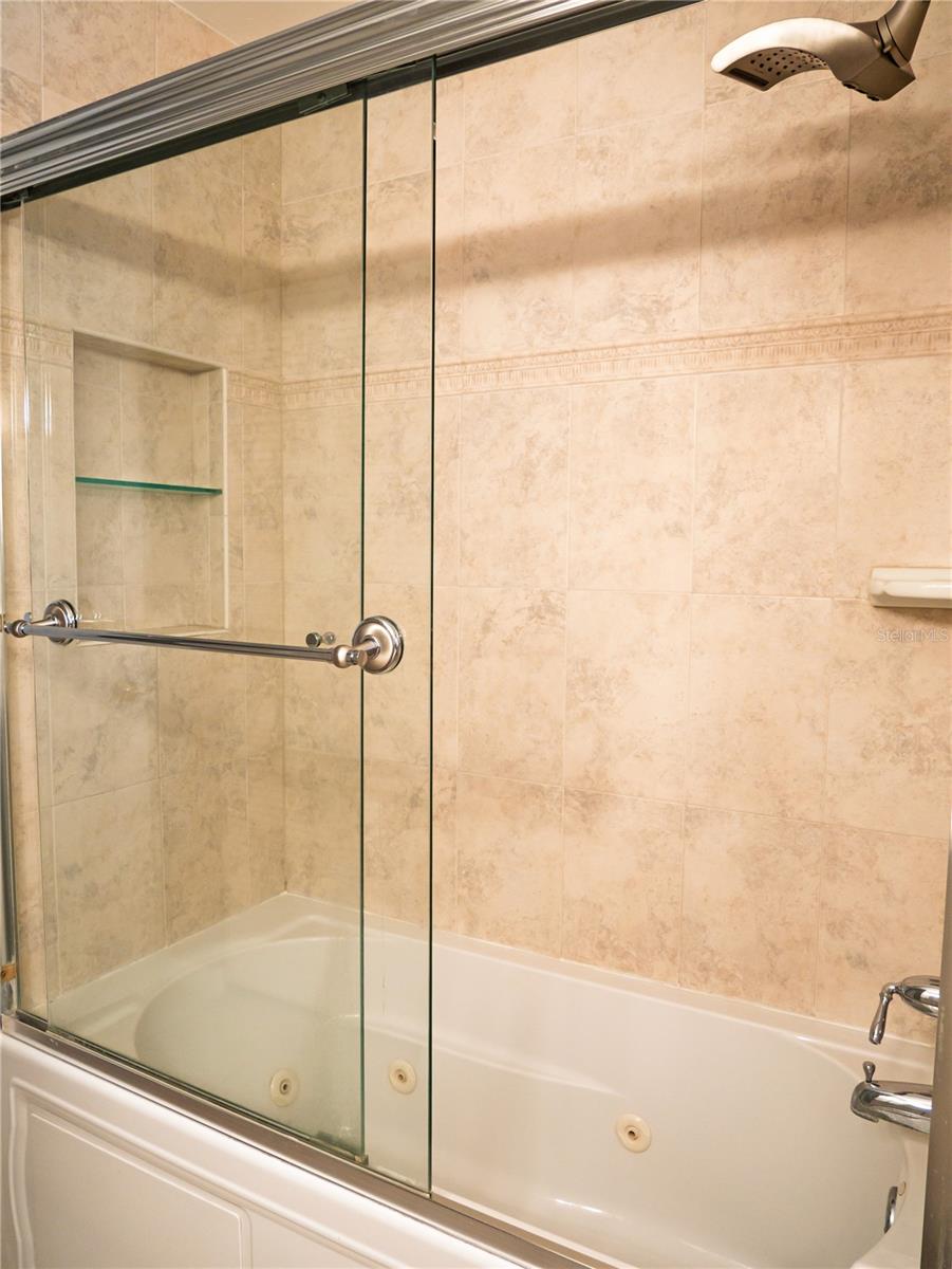 Image 24 of 37 For 325 17th Avenue Ne