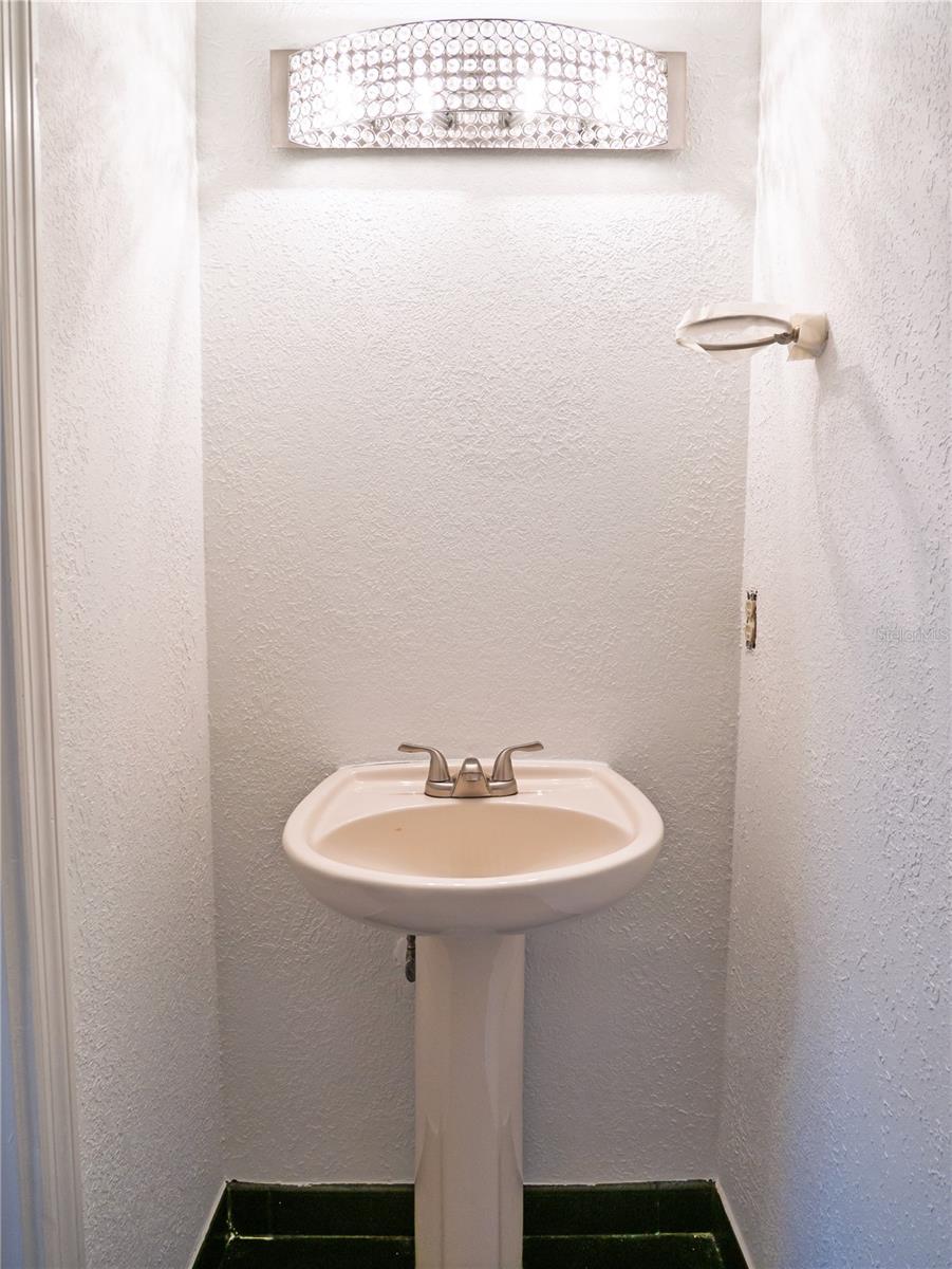 Image 27 of 37 For 325 17th Avenue Ne