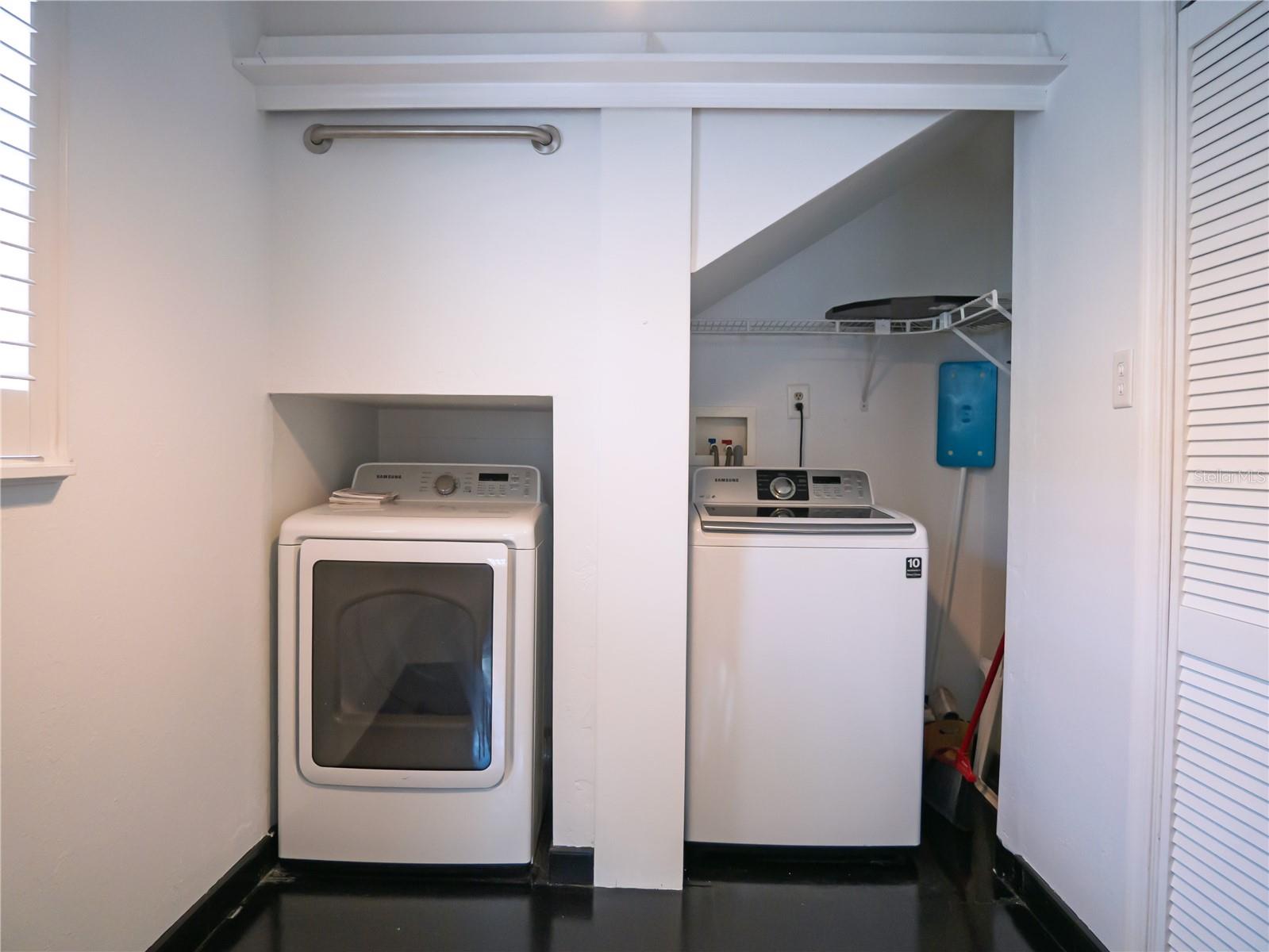 Image 28 of 37 For 325 17th Avenue Ne