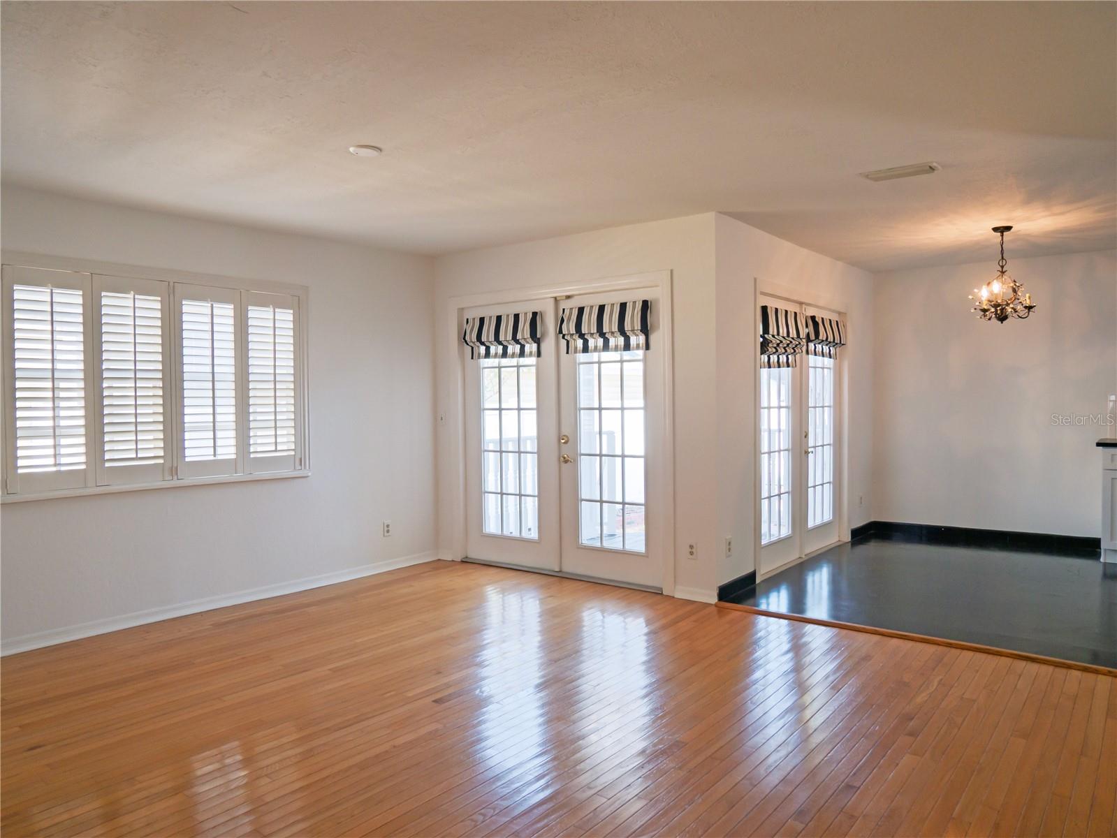 Image 7 of 37 For 325 17th Avenue Ne