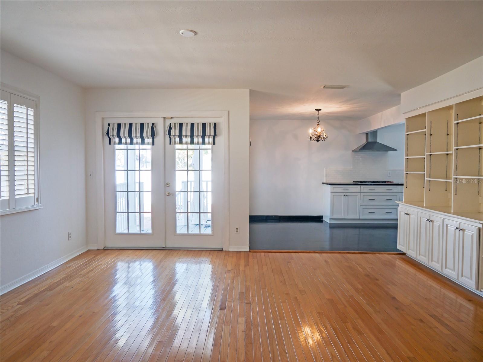 Image 8 of 37 For 325 17th Avenue Ne