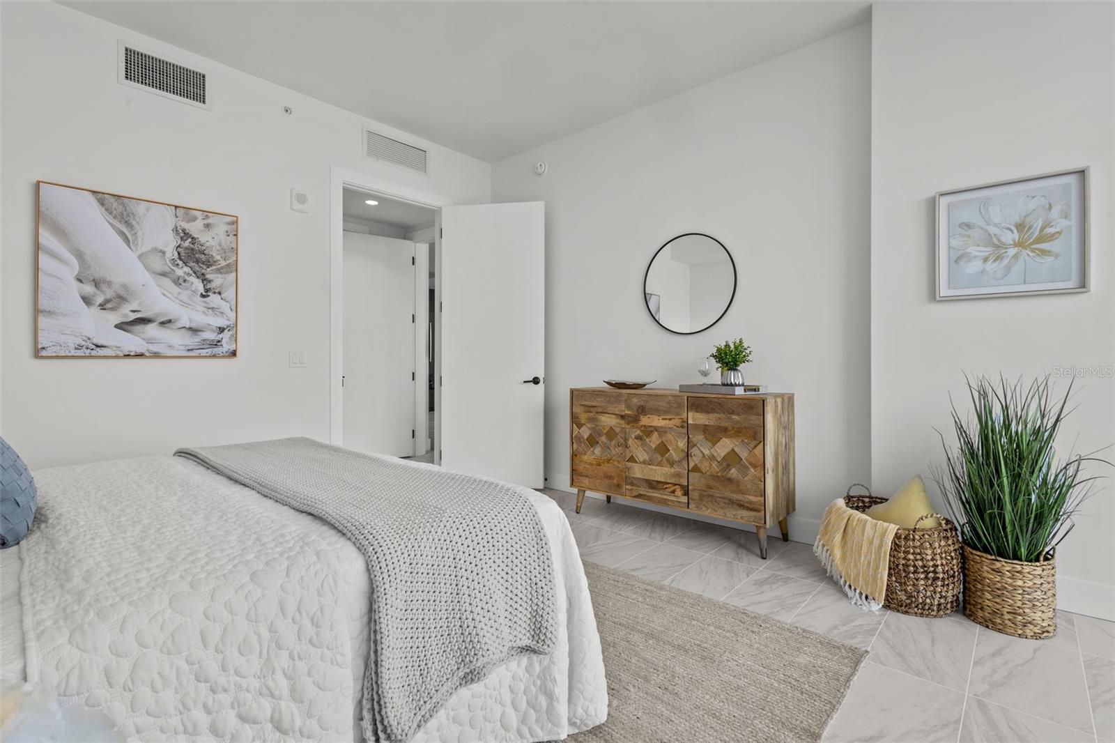 Image 12 of 45 For 777 3rd Avenue N 1504