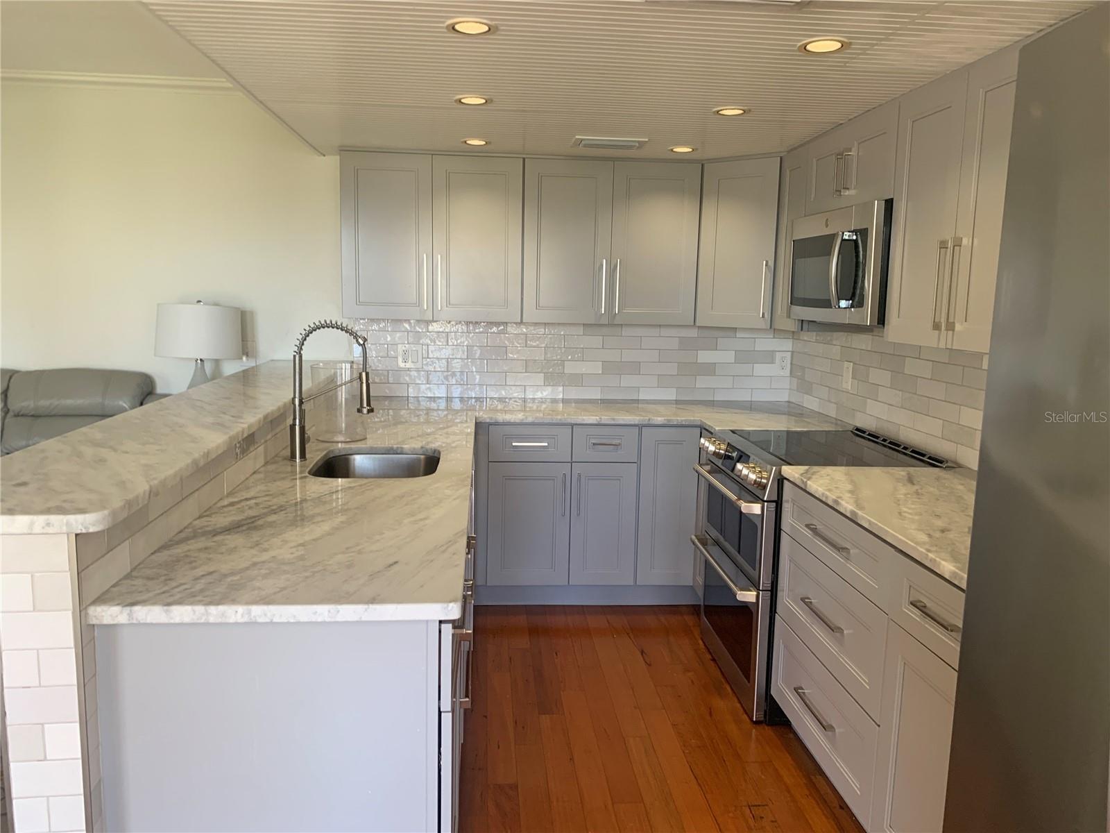 Image 12 of 26 For 1125 Pinellas Bayway S 205