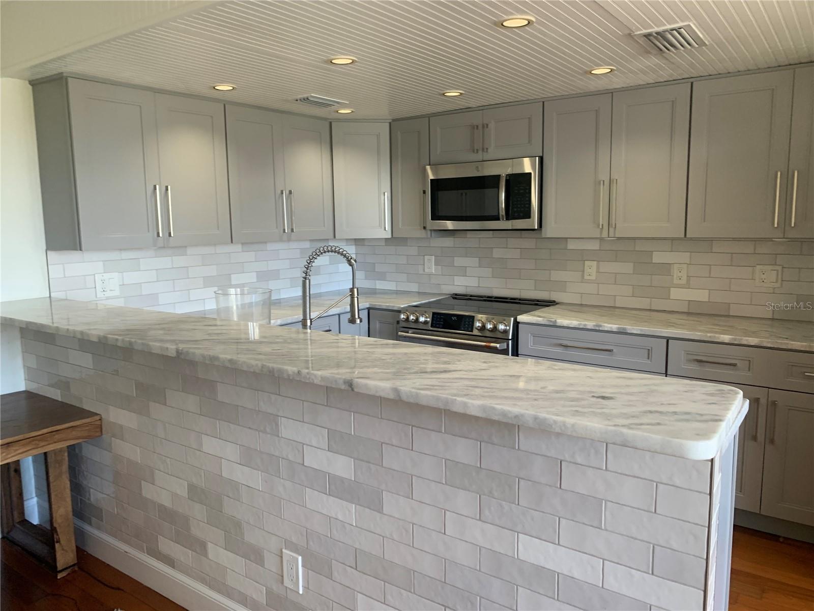 Image 13 of 26 For 1125 Pinellas Bayway S 205