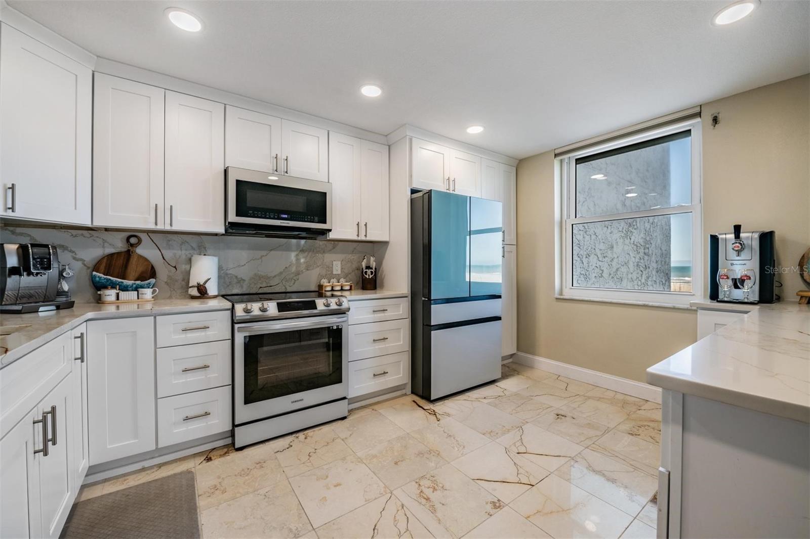 Listing photo id 8 for 1400 Gulf Boulevard 109