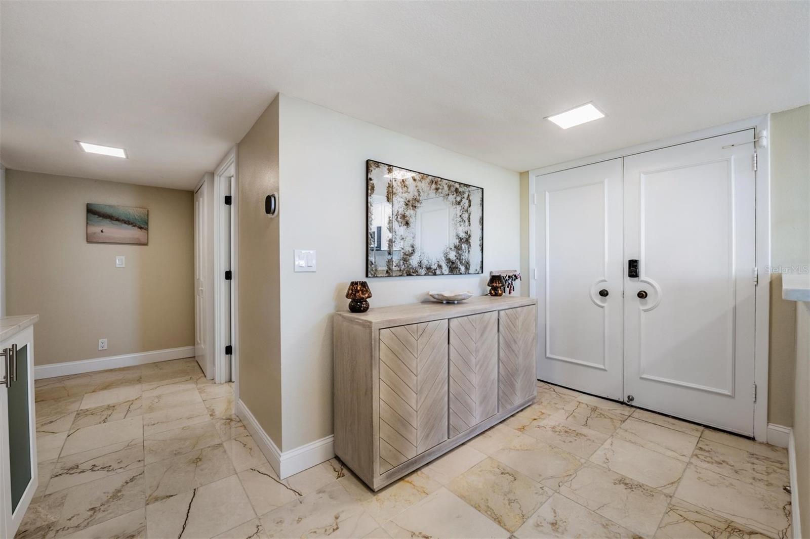 Listing photo id 13 for 1400 Gulf Boulevard 109