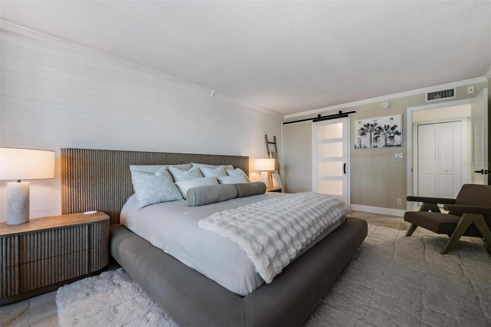 Listing photo id 16 for 1400 Gulf Boulevard 109