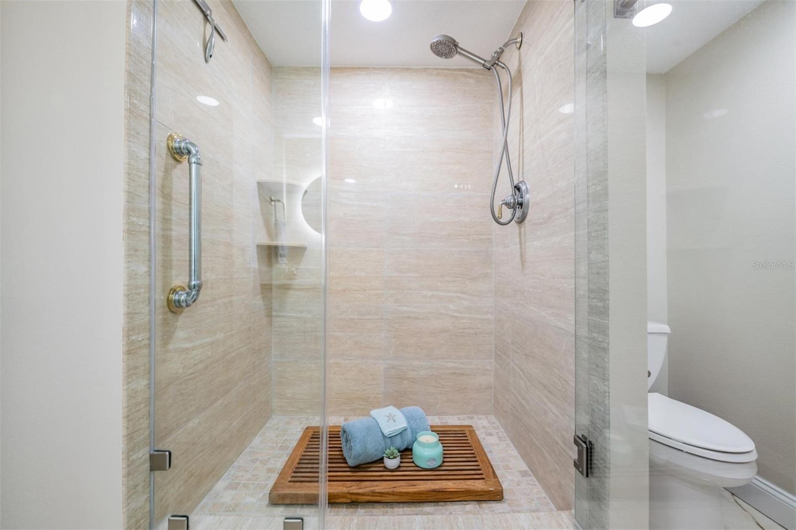 Listing photo id 21 for 1400 Gulf Boulevard 109