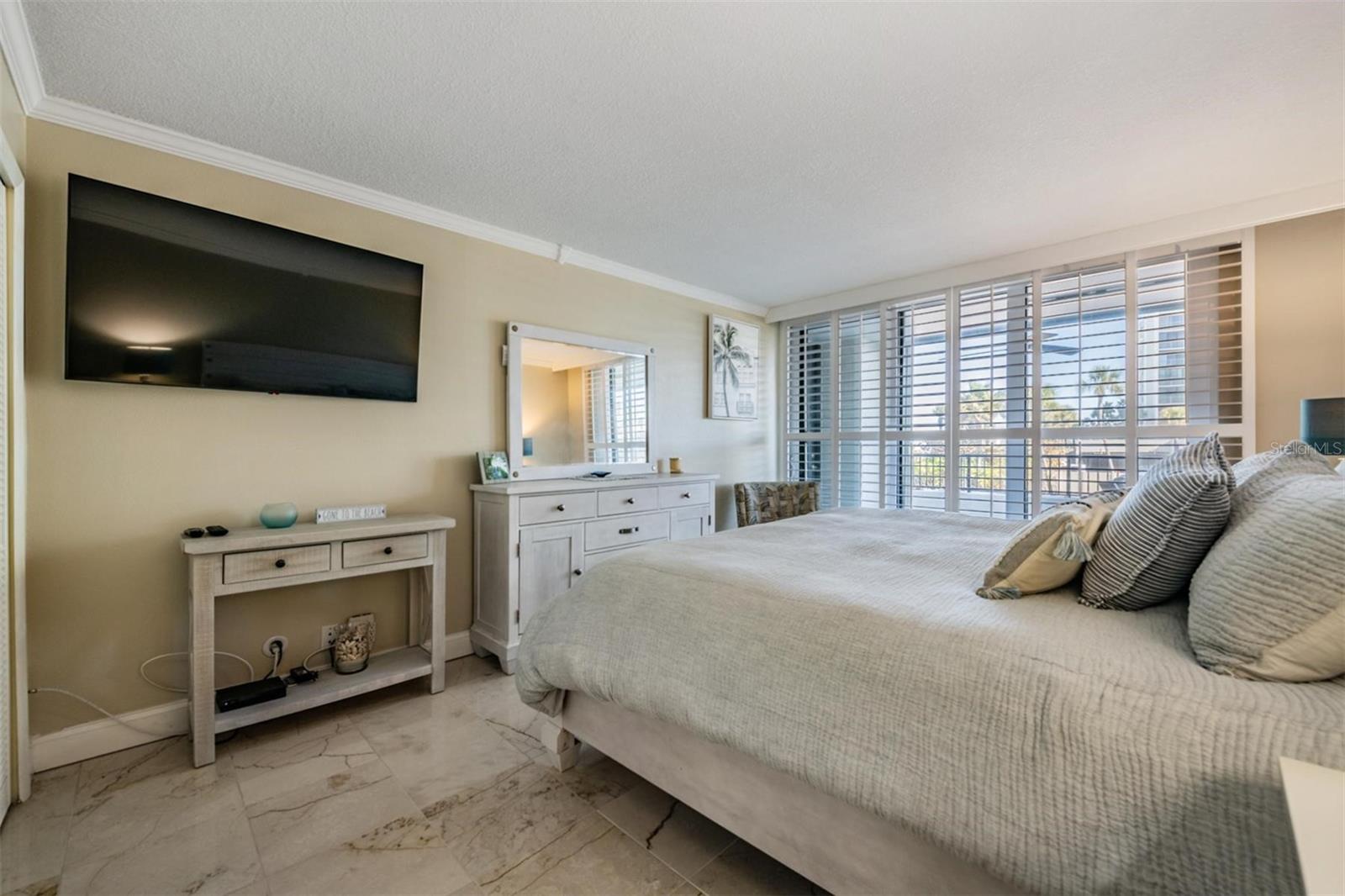 Listing photo id 22 for 1400 Gulf Boulevard 109