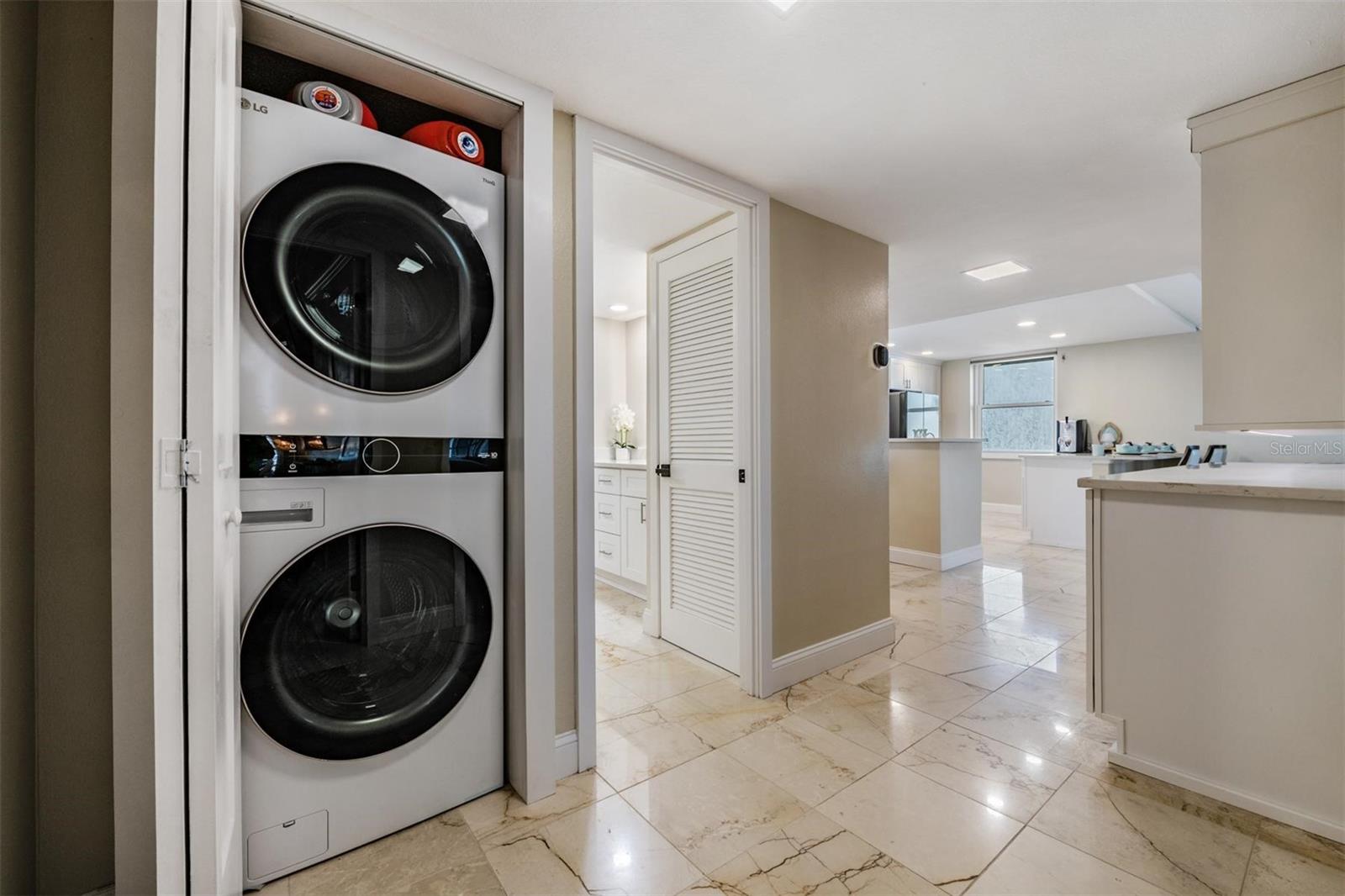 Listing photo id 24 for 1400 Gulf Boulevard 109