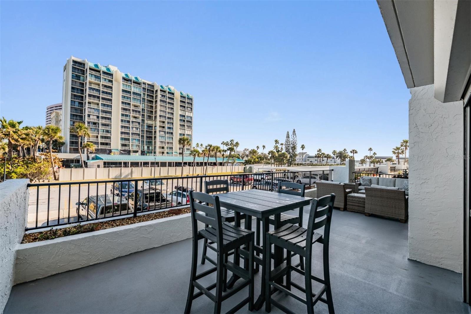 Listing photo id 31 for 1400 Gulf Boulevard 109