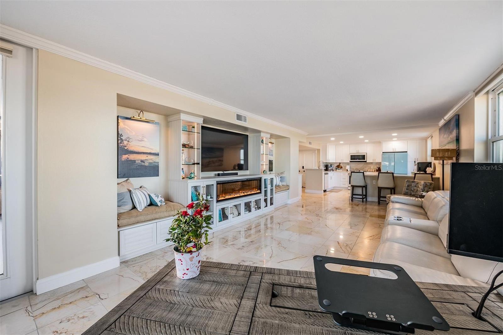 Listing photo id 5 for 1400 Gulf Boulevard 109