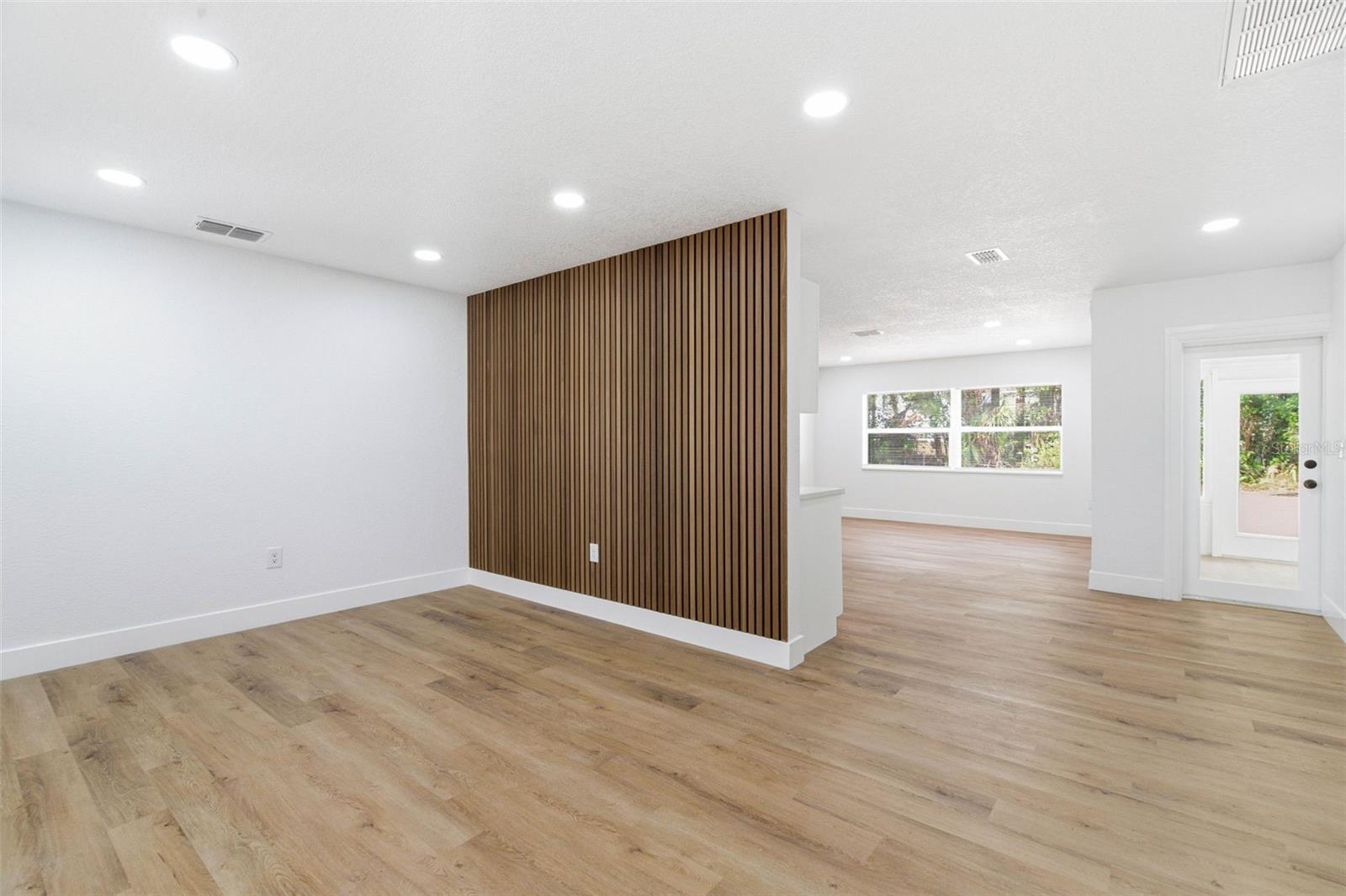 Image 16 of 58 For 304 Forest Park Avenue