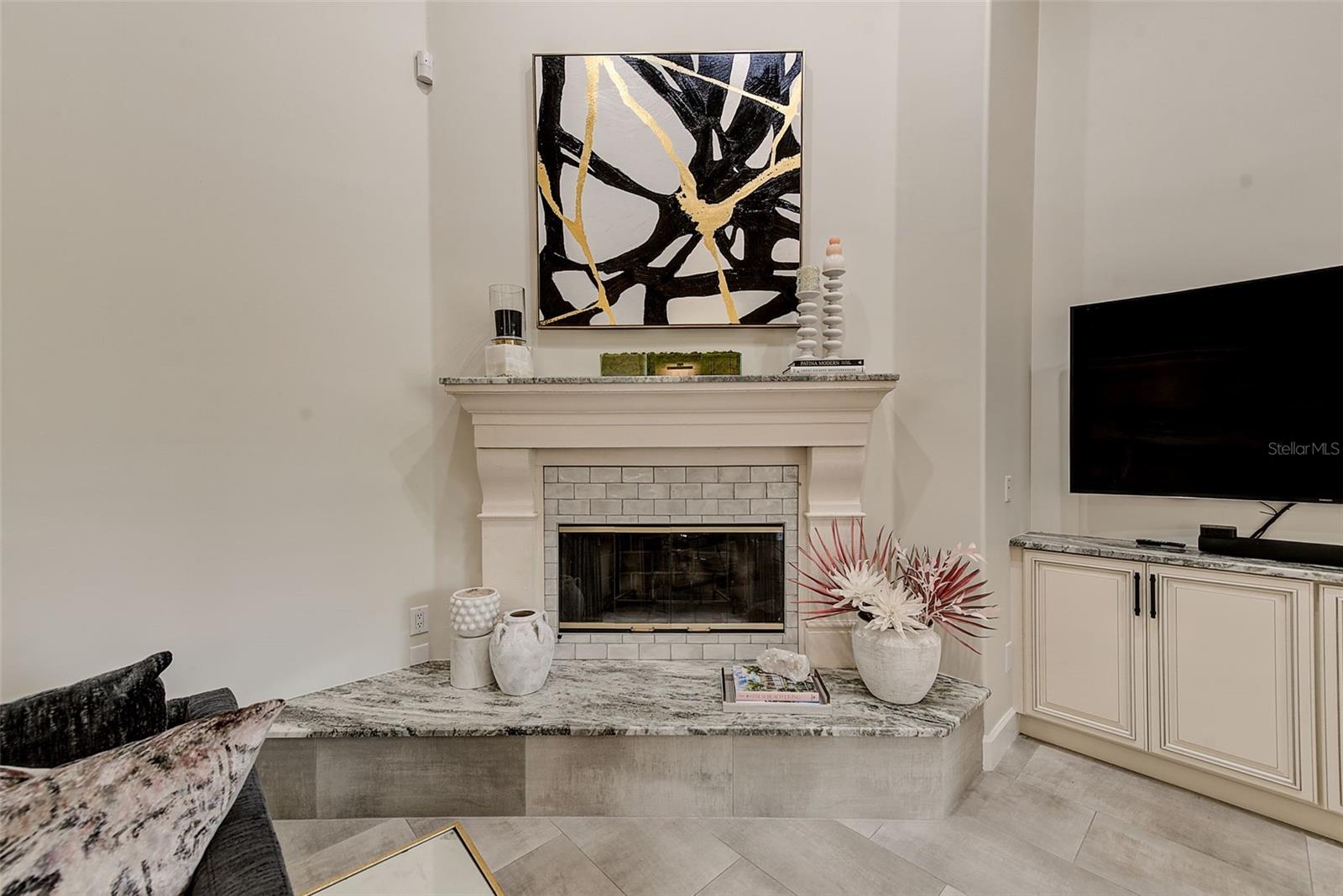 Image 19 of 76 For 7462 Watersilk Drive N