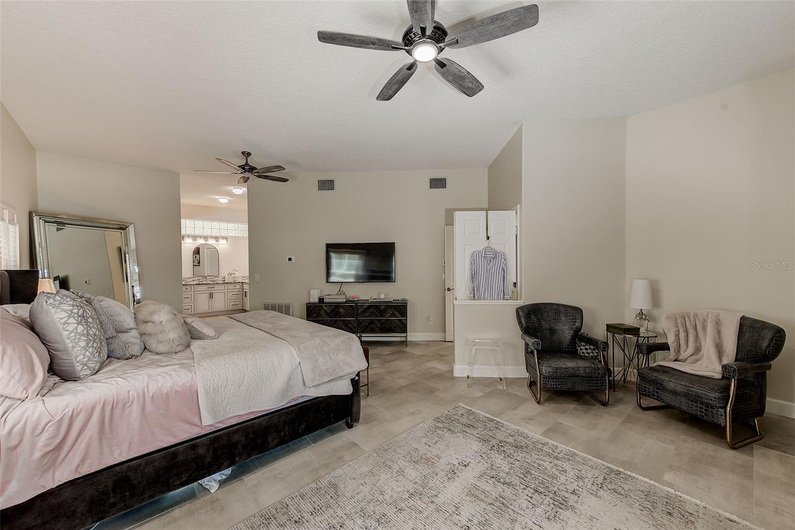 Image 29 of 76 For 7462 Watersilk Drive N