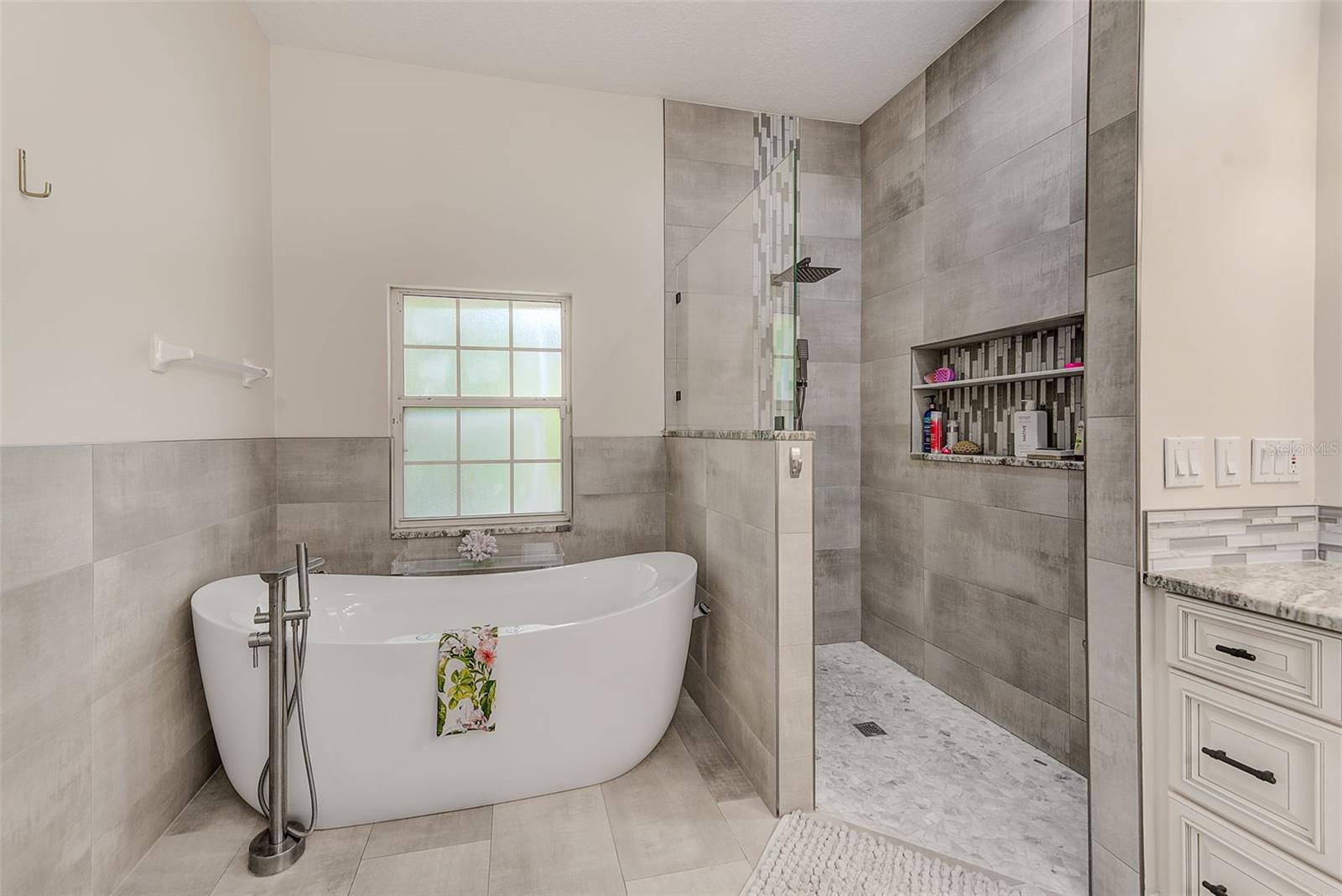 Image 31 of 76 For 7462 Watersilk Drive N