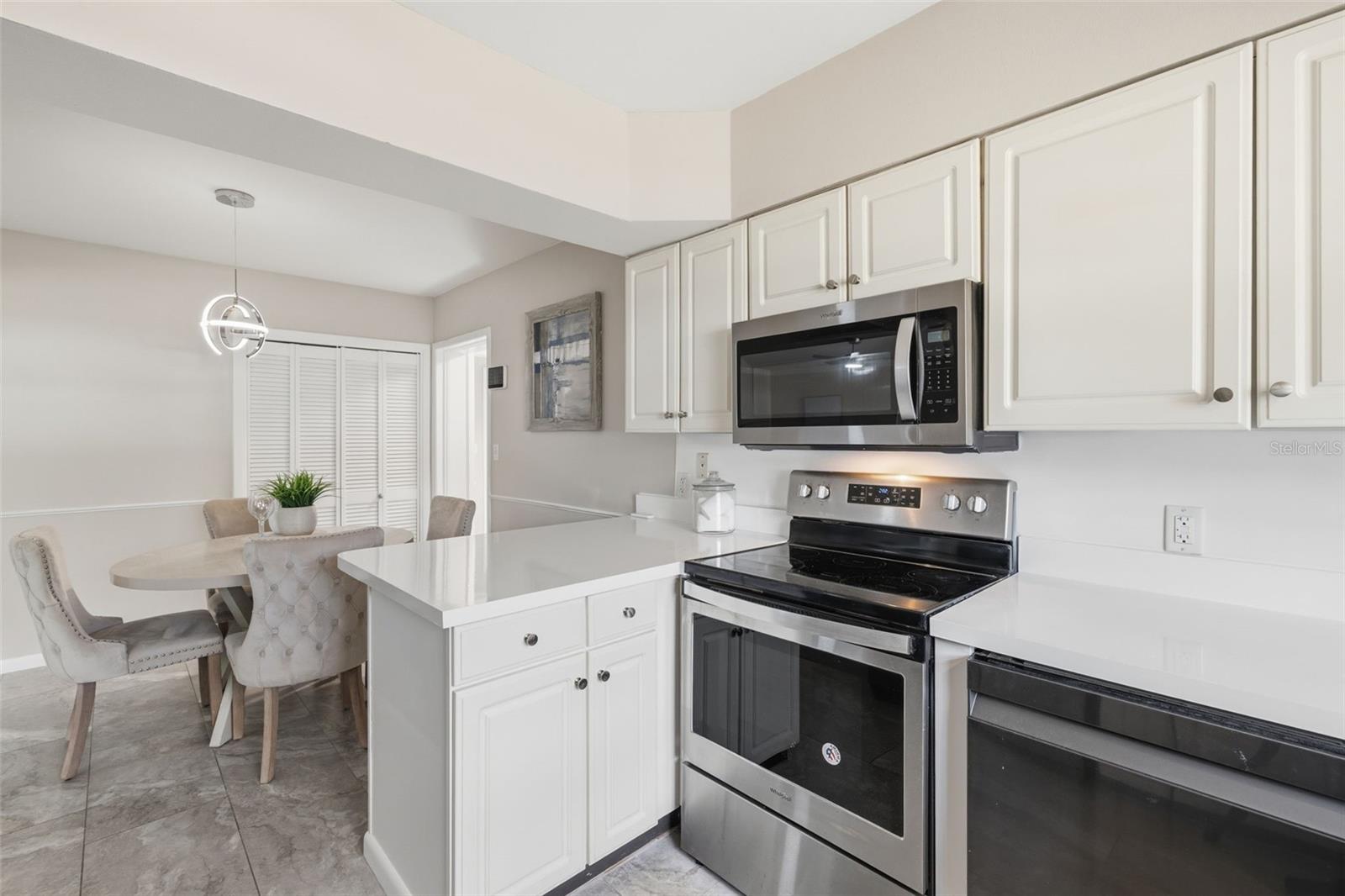 Image 18 of 47 For 908 Hardy Drive