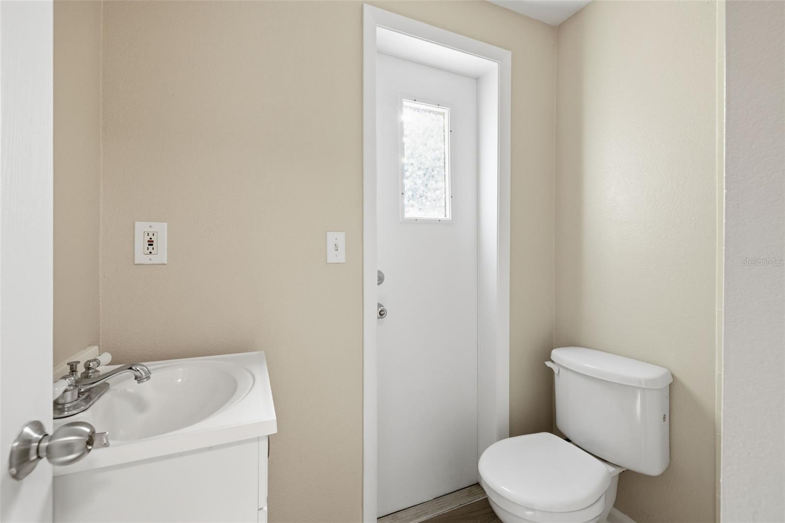 Image 20 of 47 For 908 Hardy Drive