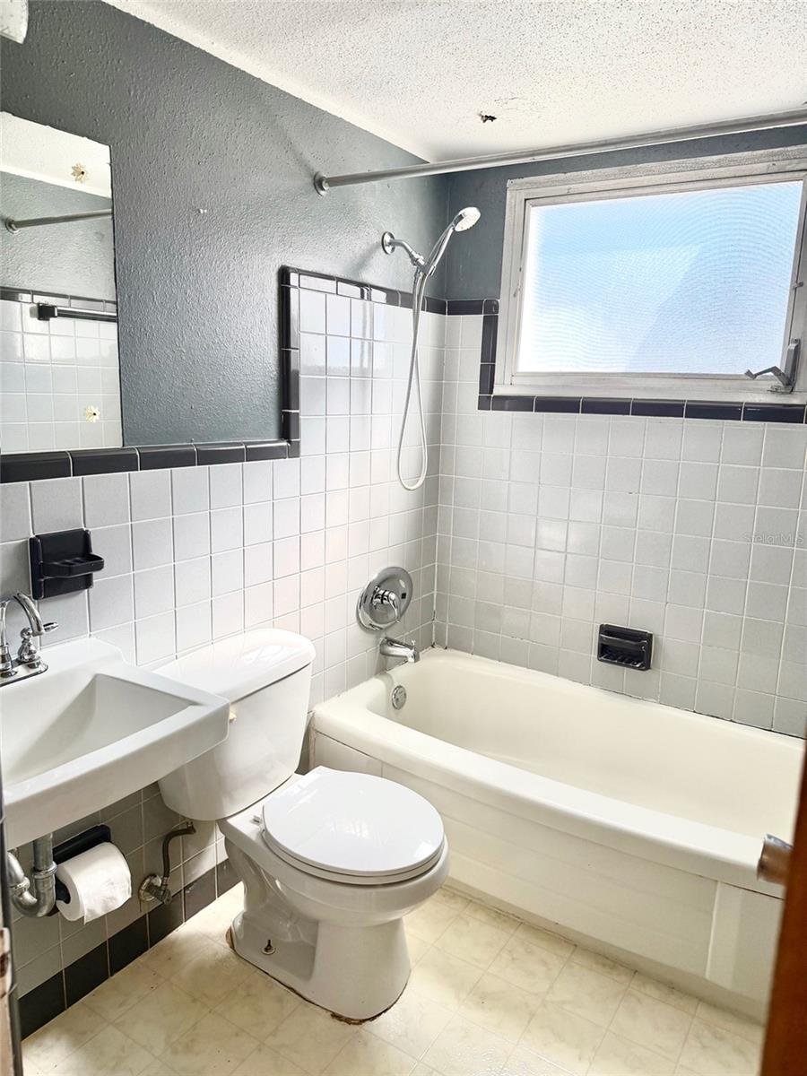 Image 5 of 9 For 2612 68th Avenue N