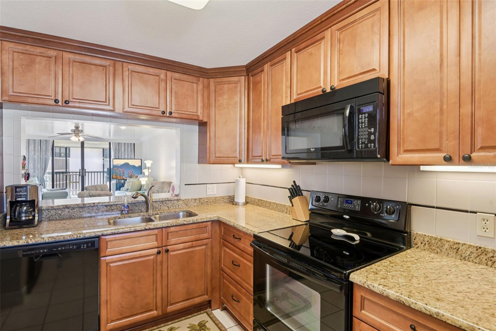 Listing photo id 8 for 18304 Gulf Boulevard 607