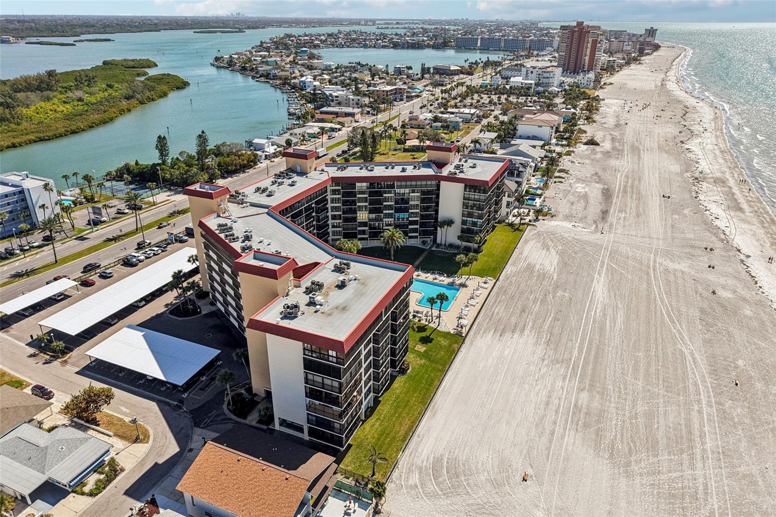 Listing photo id 21 for 18304 Gulf Boulevard 607