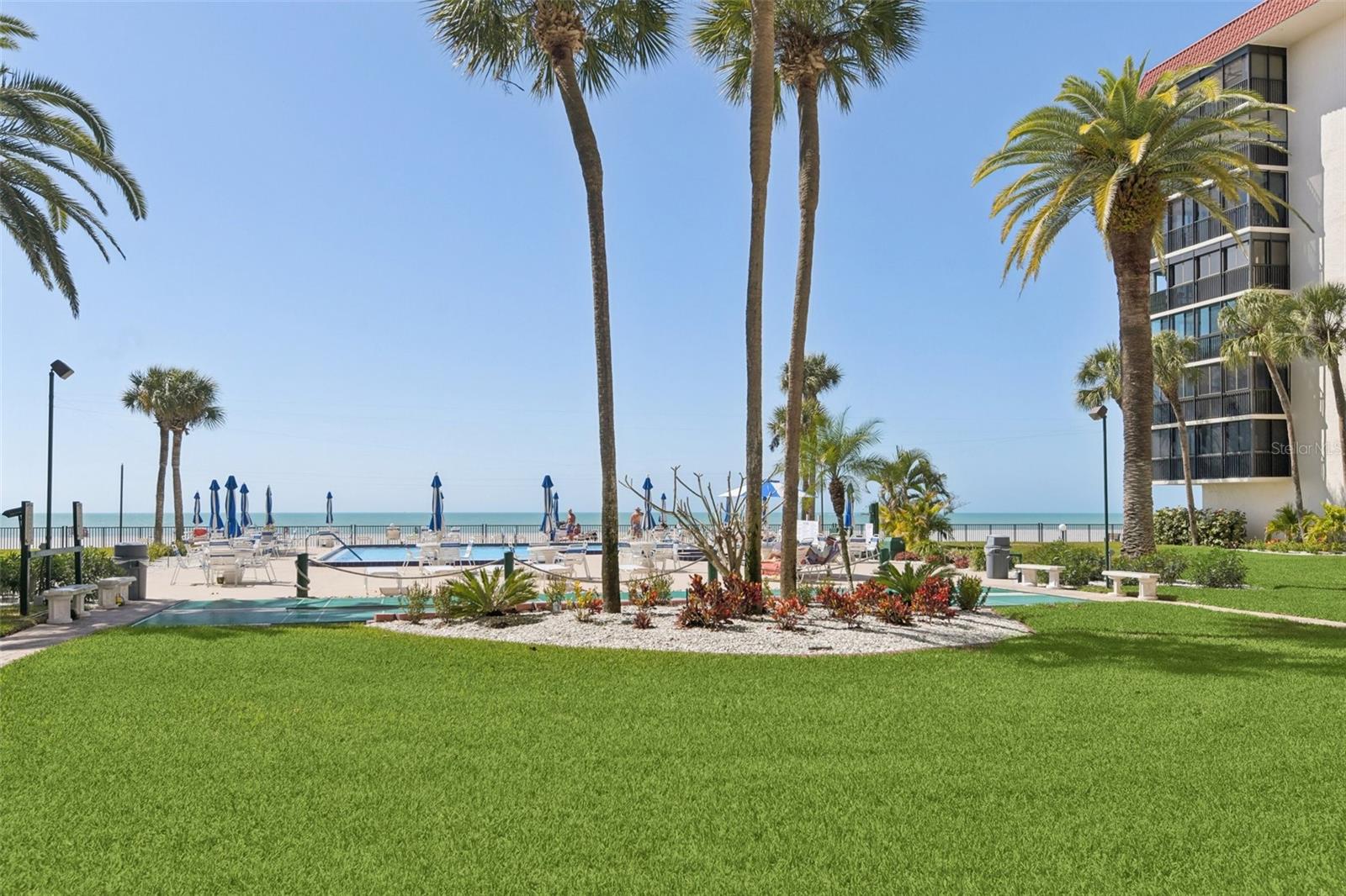 Listing photo id 25 for 18304 Gulf Boulevard 607