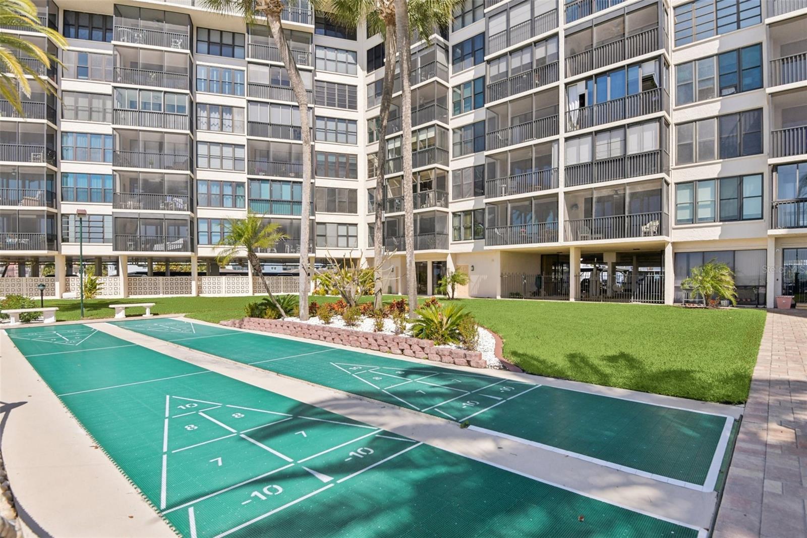 Listing photo id 26 for 18304 Gulf Boulevard 607