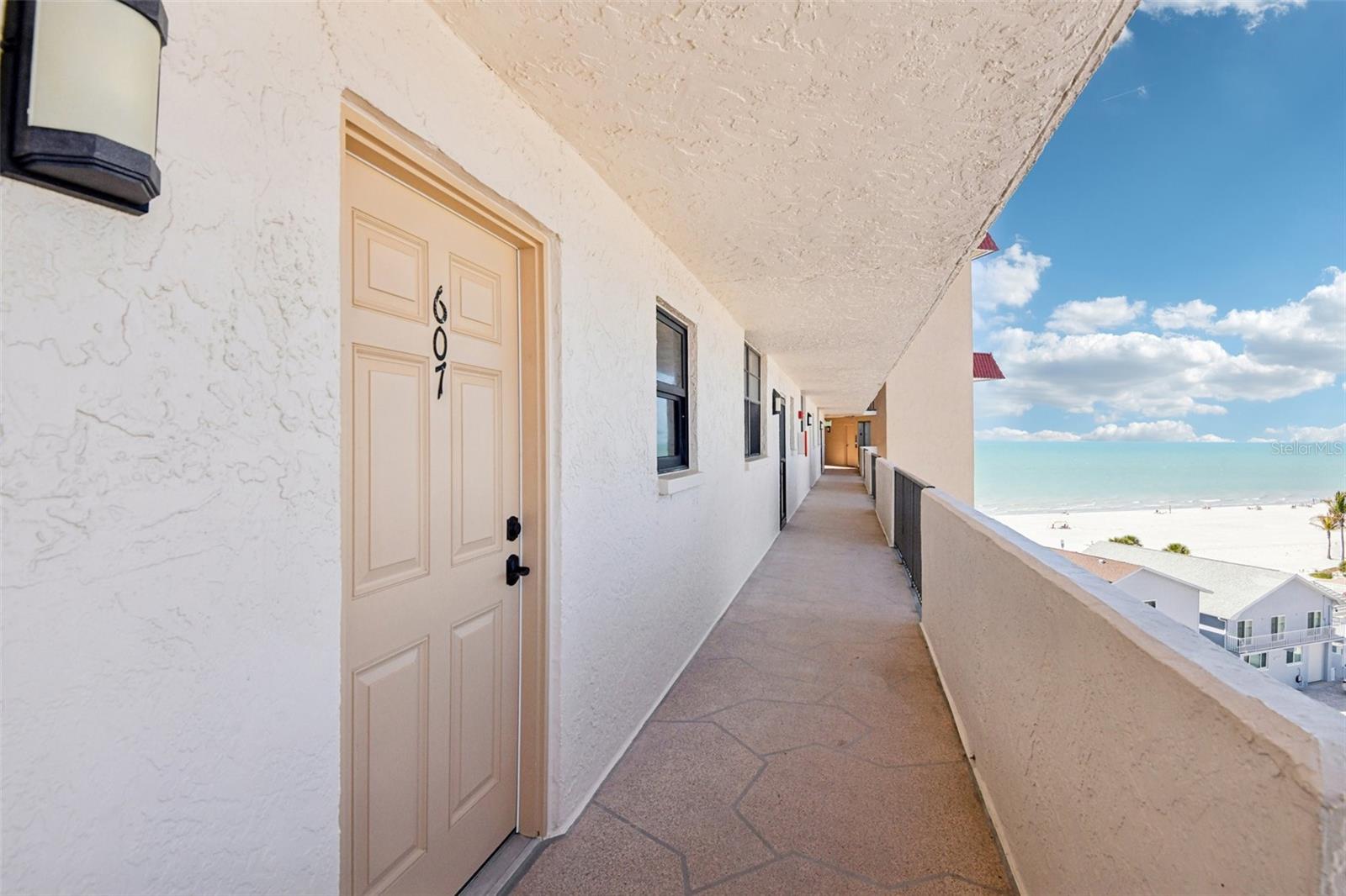 Listing photo id 1 for 18304 Gulf Boulevard 607