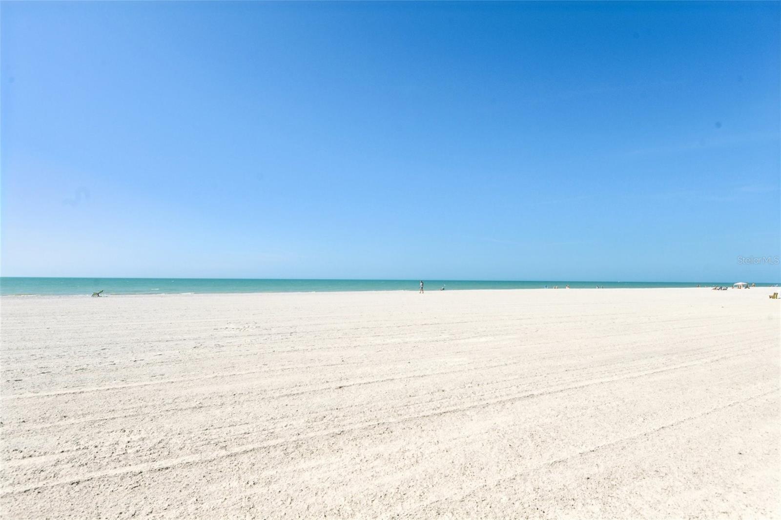 Listing photo id 28 for 18304 Gulf Boulevard 607