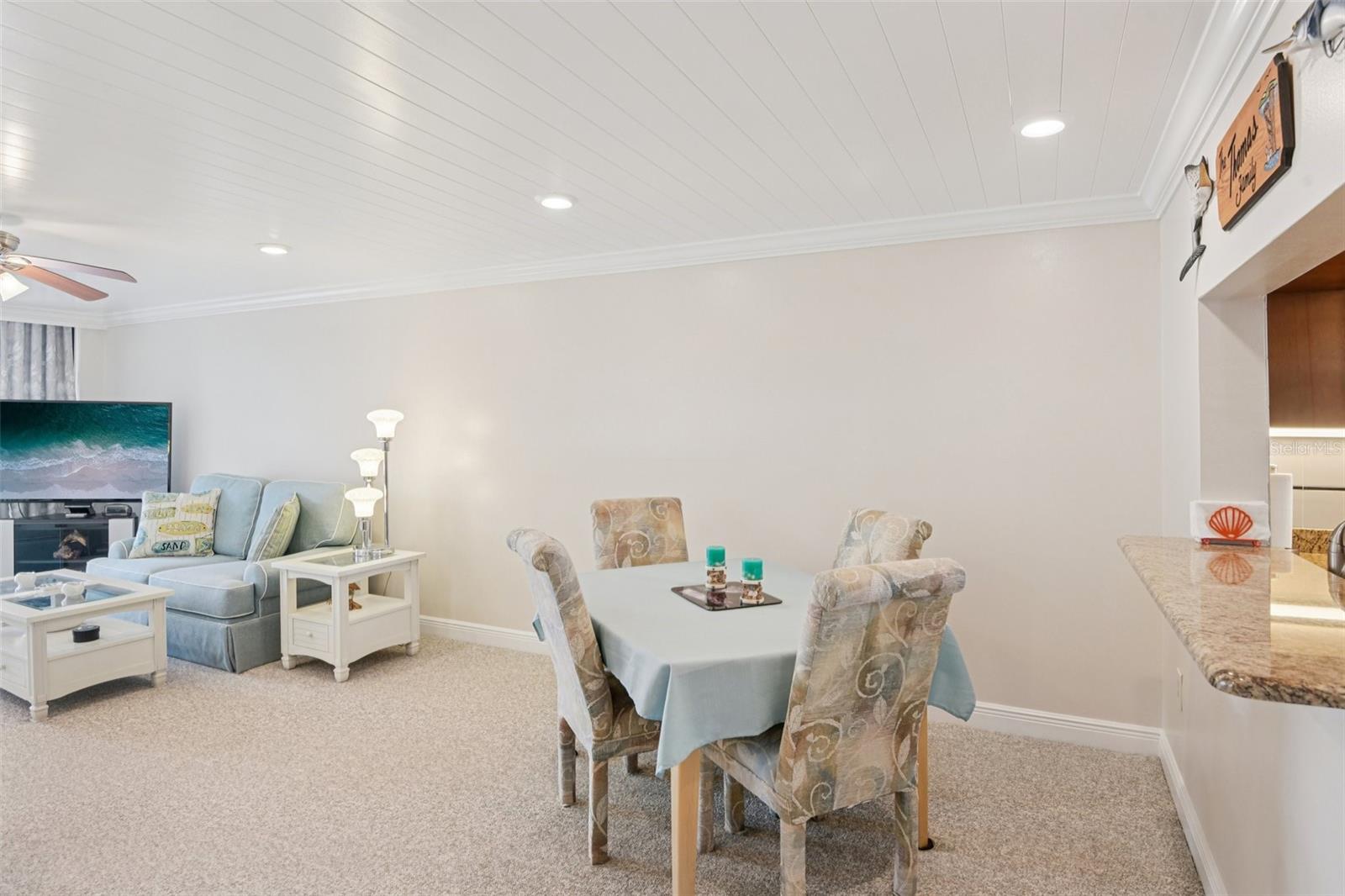 Listing photo id 5 for 18304 Gulf Boulevard 607