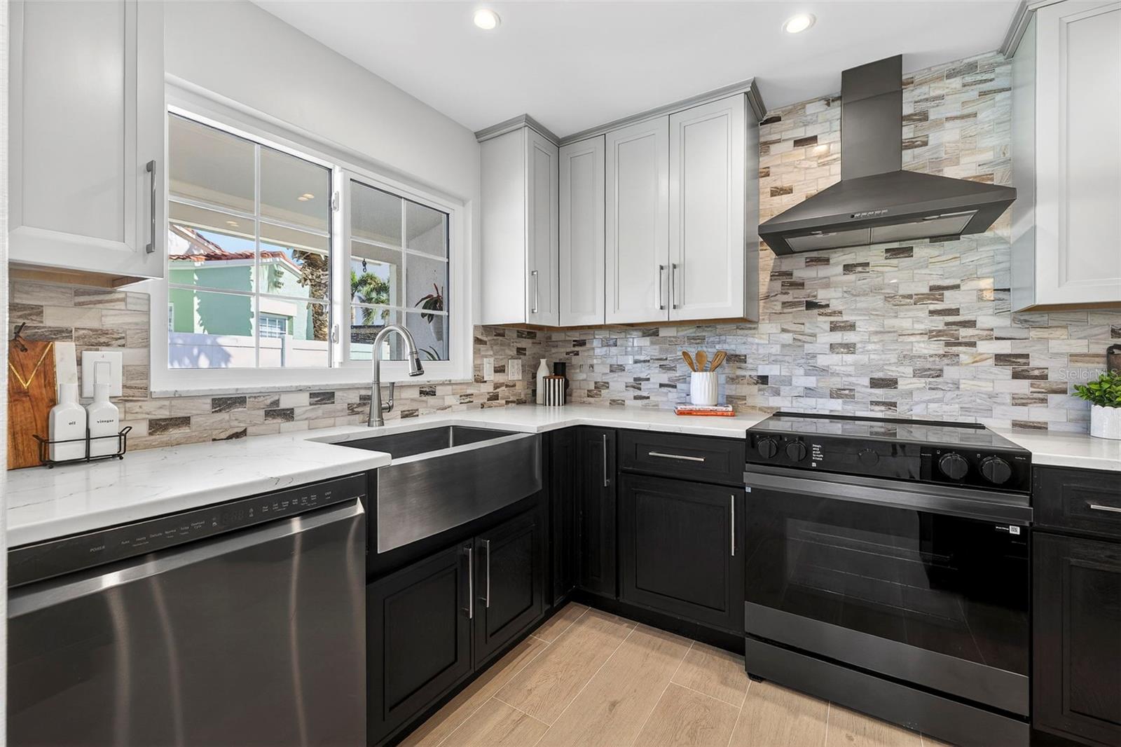 Image 14 of 44 For 16611 Gulf Boulevard