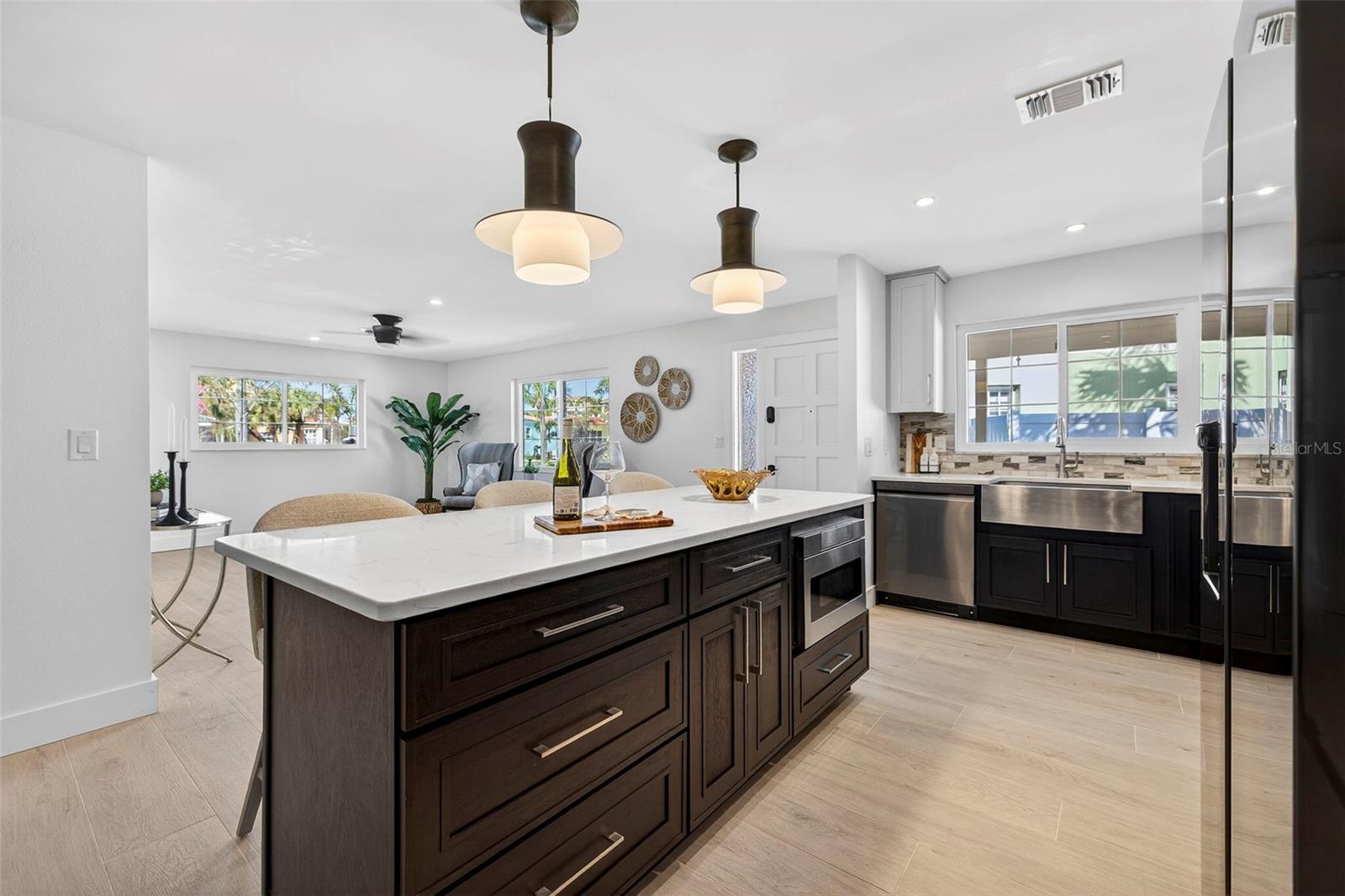 Image 16 of 44 For 16611 Gulf Boulevard