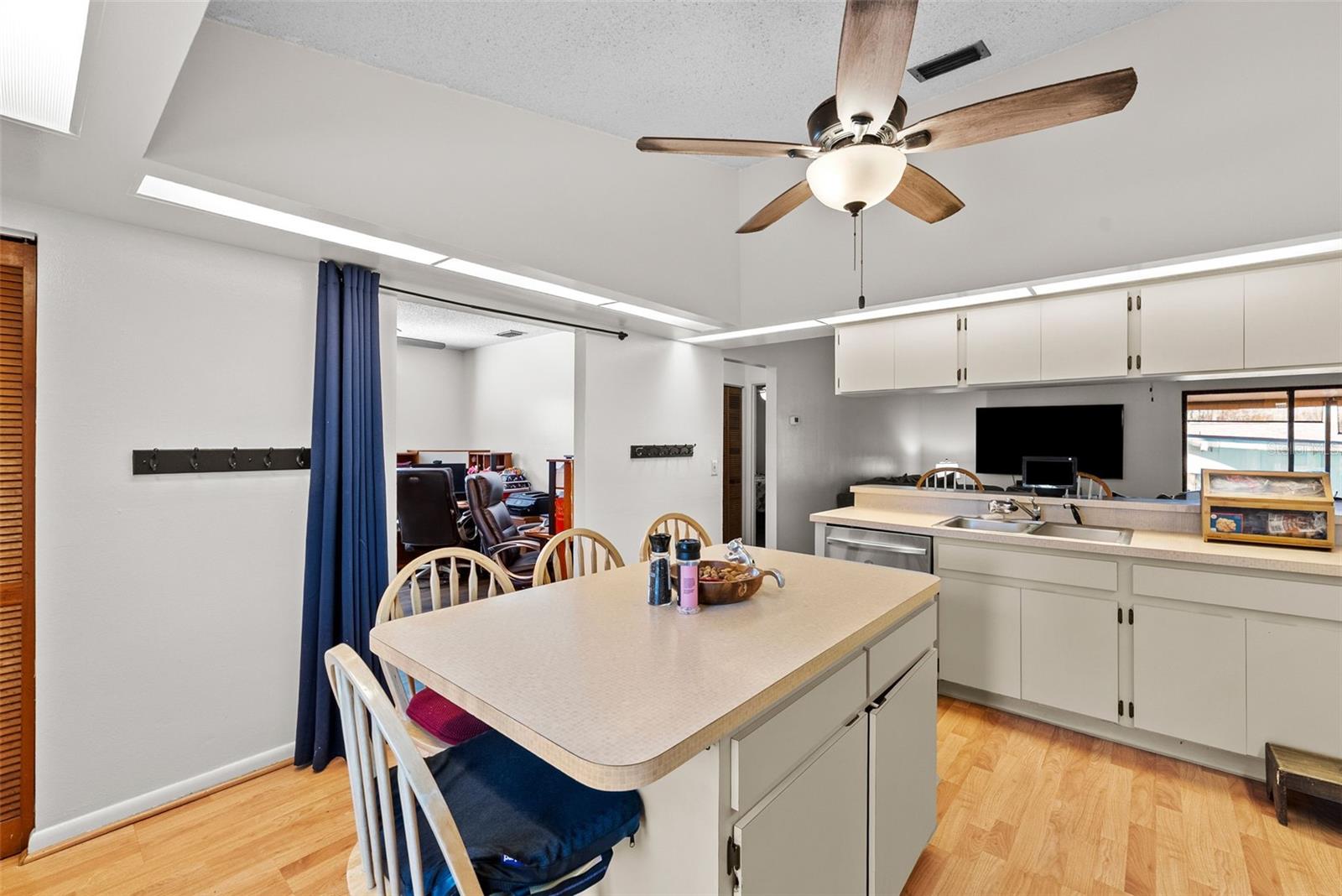 Image 21 of 54 For 3771 Parkway Boulevard