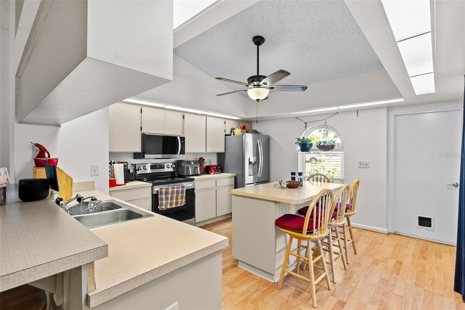 Image 5 of 54 For 3771 Parkway Boulevard