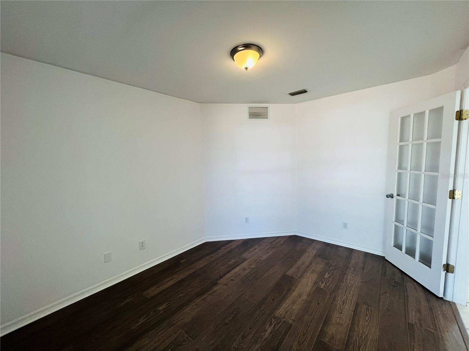 Image 11 of 42 For 4913 Beauty Street