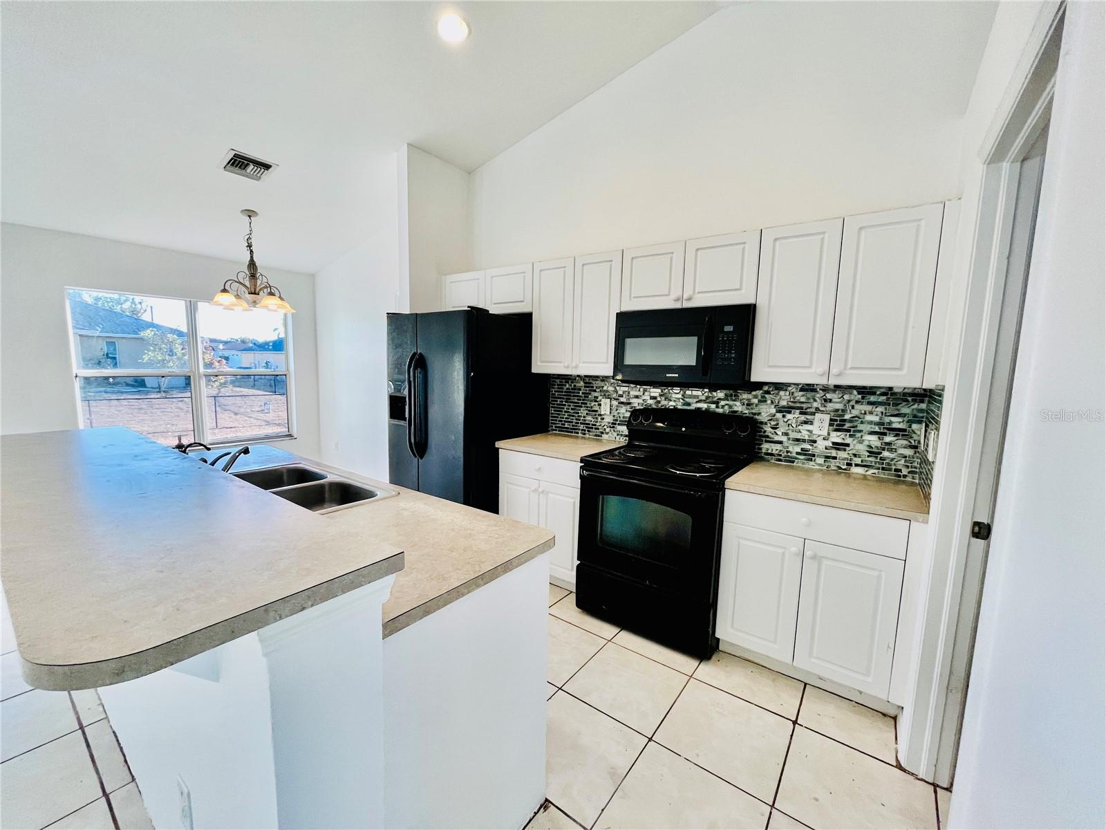 Image 3 of 42 For 4913 Beauty Street