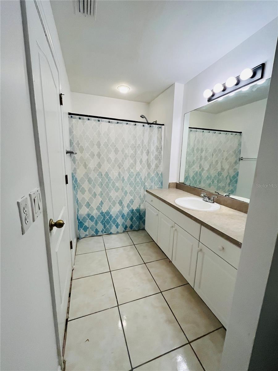 Image 42 of 42 For 4913 Beauty Street